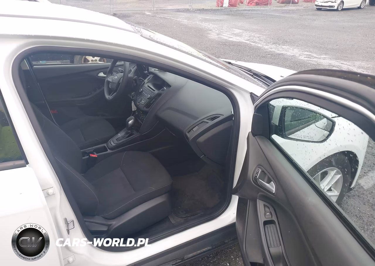 2017 Ford Focus Se VIN:1FADP3F26HL278165 - 5