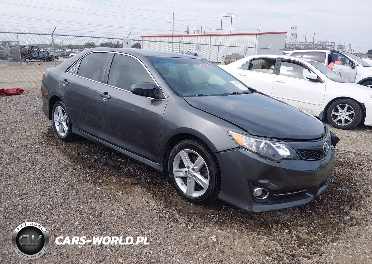2014 Toyota Camry Se – zdjęcie 1 z 16