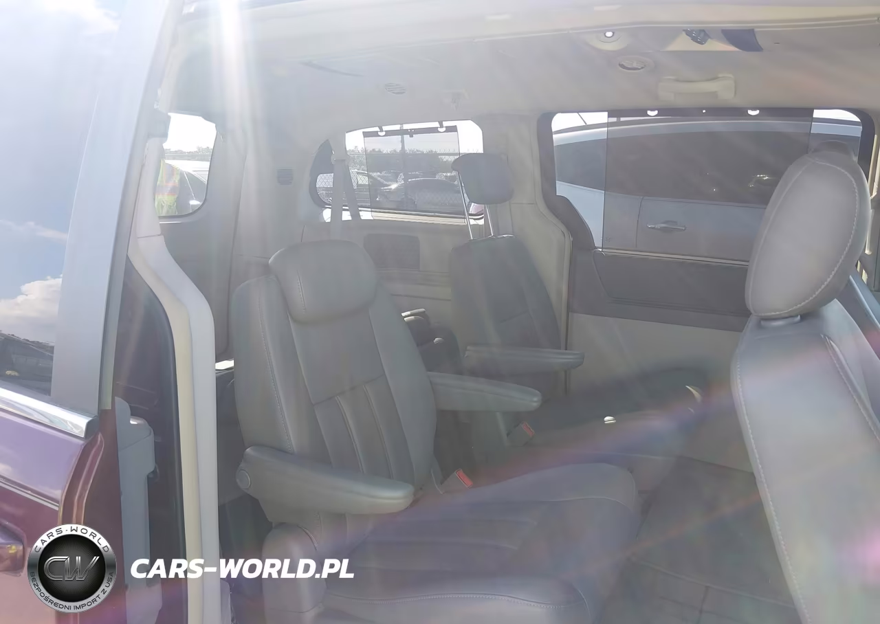 2009 Chrysler Town & Country VIN:2A8HR54109R590995 - 8