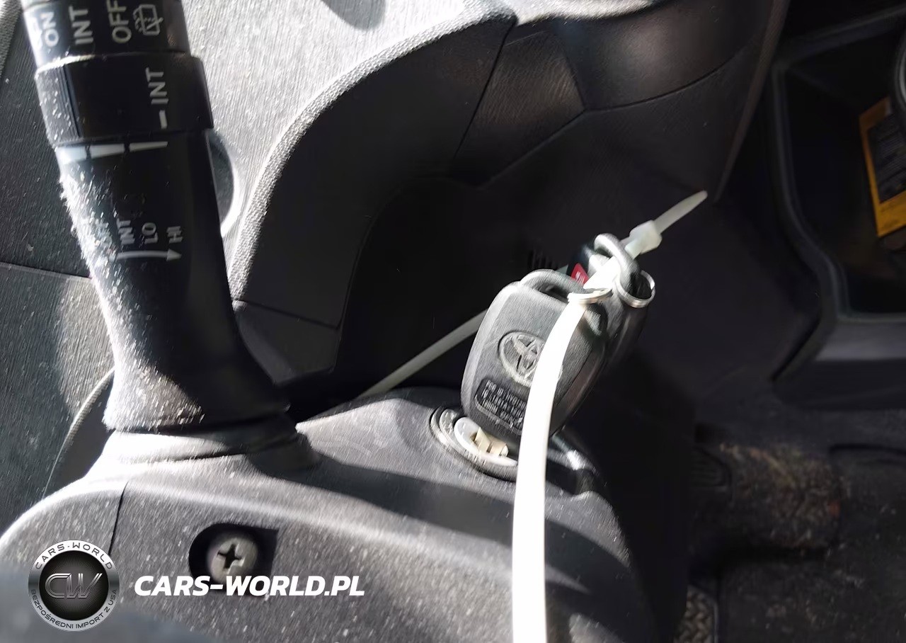 2014 Toyota Prius C Two VIN:JTDKDTB34E1571532 - 11