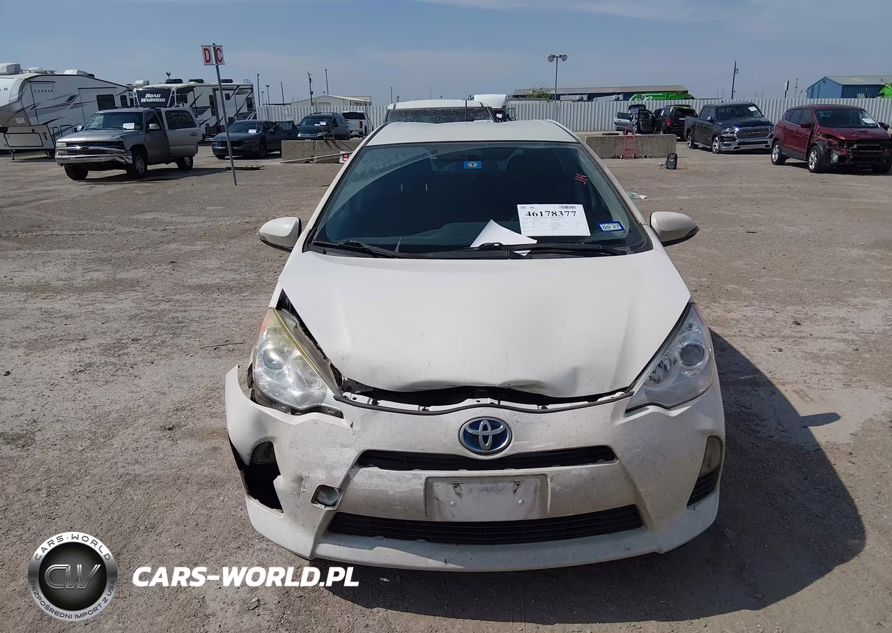2014 Toyota Prius C Two VIN:JTDKDTB34E1571532 - 12