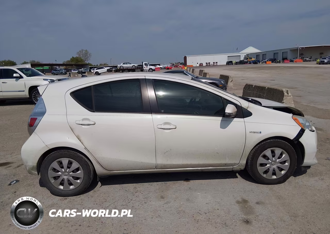 2014 Toyota Prius C Two VIN:JTDKDTB34E1571532 - 13