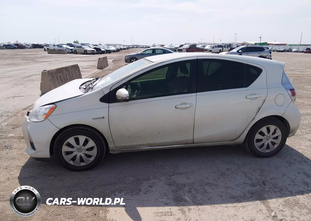 2014 Toyota Prius C Two VIN:JTDKDTB34E1571532 - 14