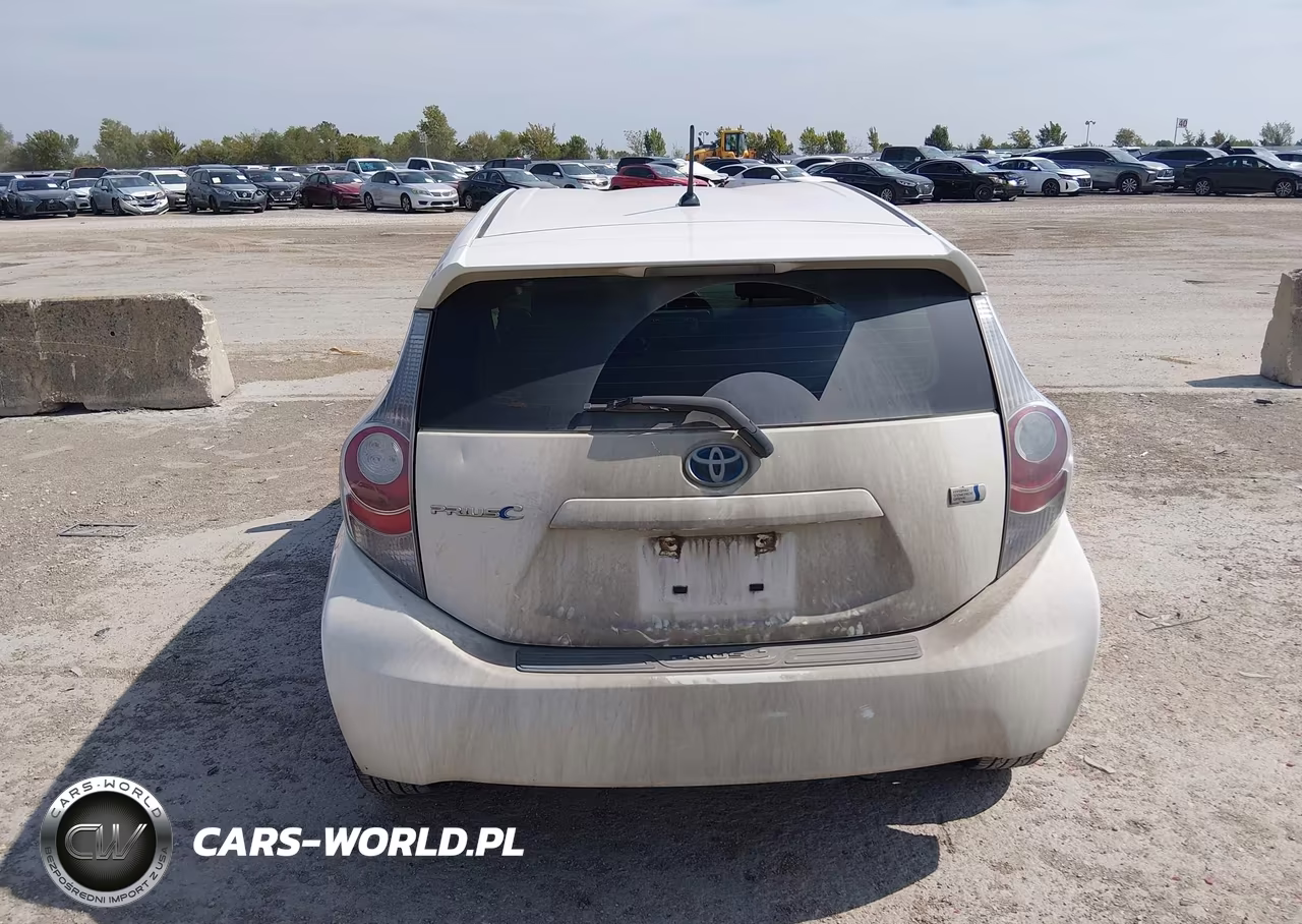 2014 Toyota Prius C Two VIN:JTDKDTB34E1571532 - 16