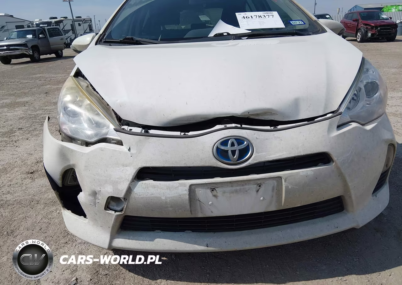2014 Toyota Prius C Two VIN:JTDKDTB34E1571532 - 17