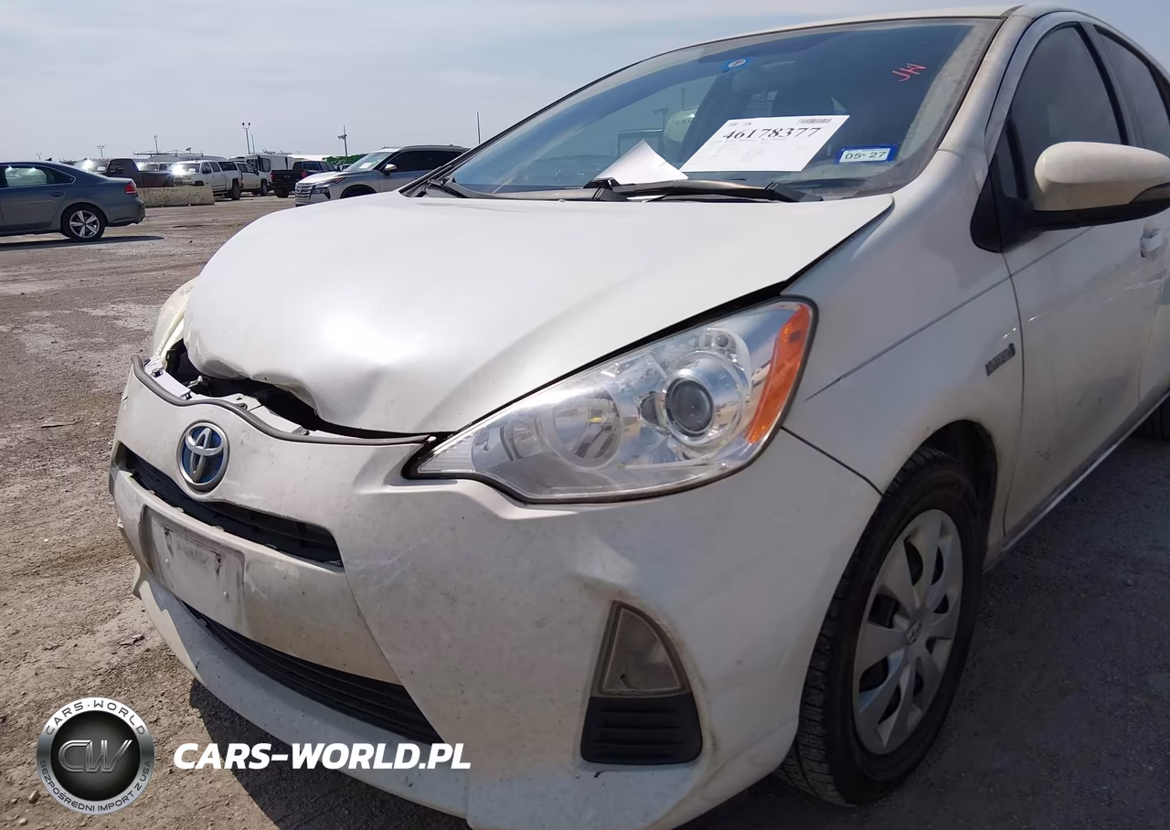 2014 Toyota Prius C Two VIN:JTDKDTB34E1571532 - 18