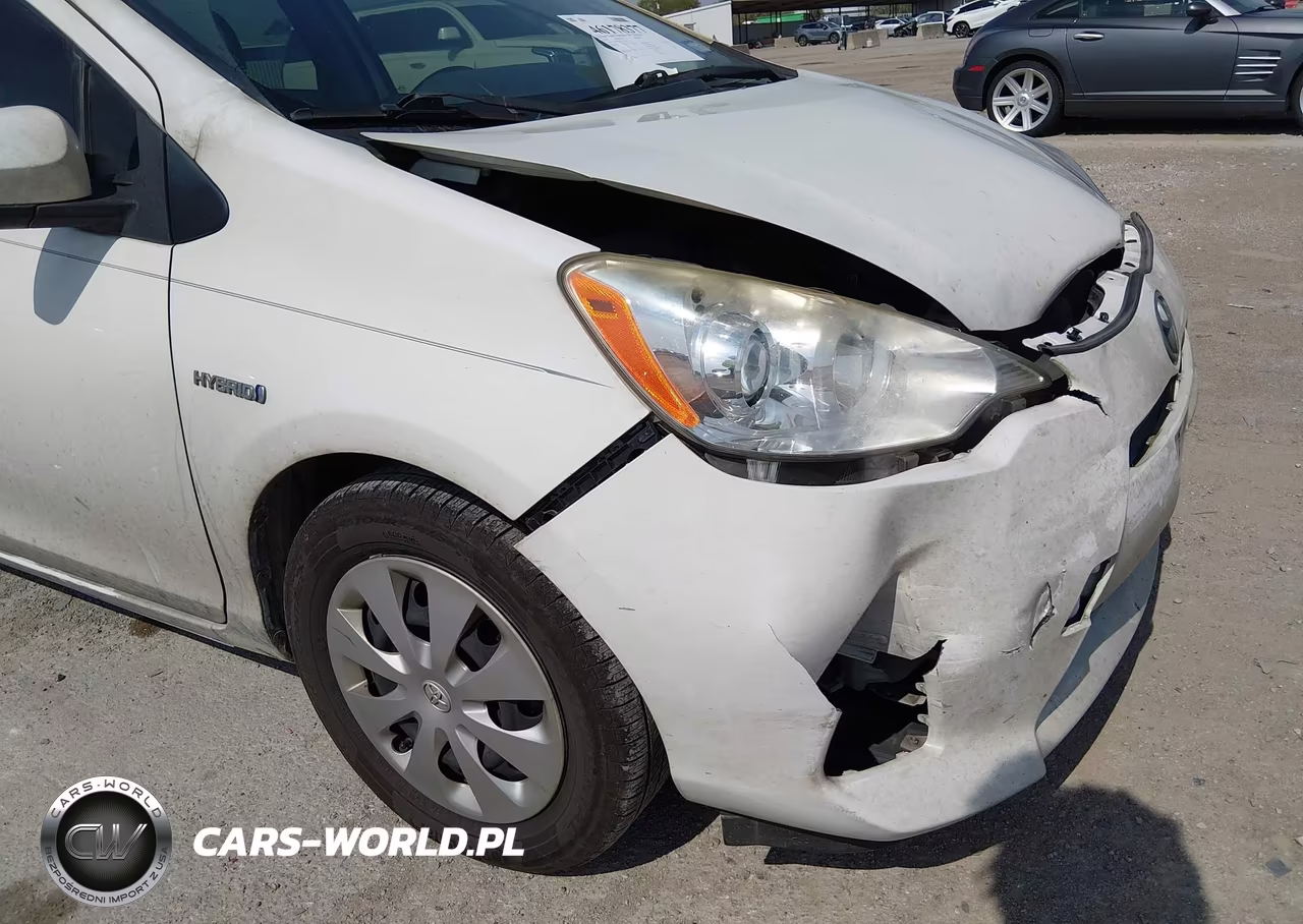 2014 Toyota Prius C Two VIN:JTDKDTB34E1571532 - 19