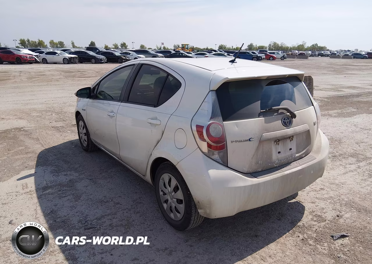 2014 Toyota Prius C Two VIN:JTDKDTB34E1571532 - 3