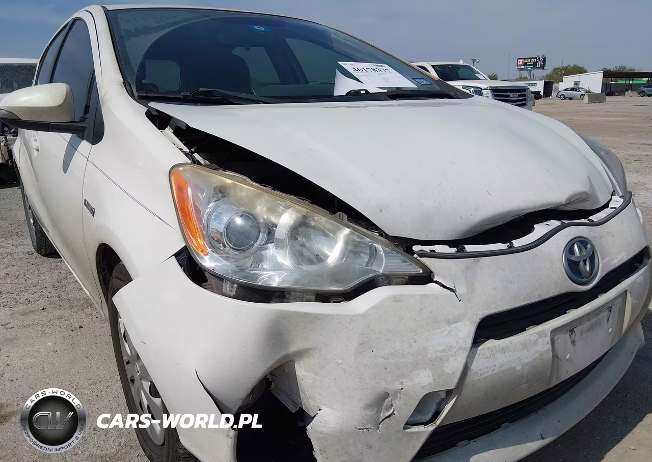2014 Toyota Prius C Two VIN:JTDKDTB34E1571532 - 6