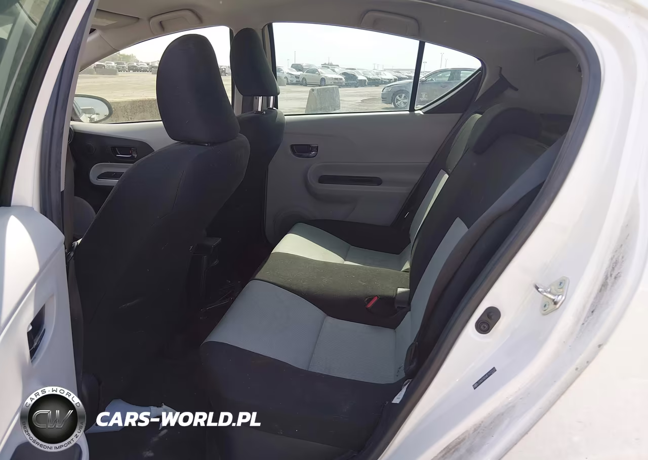 2014 Toyota Prius C Two VIN:JTDKDTB34E1571532 - 8