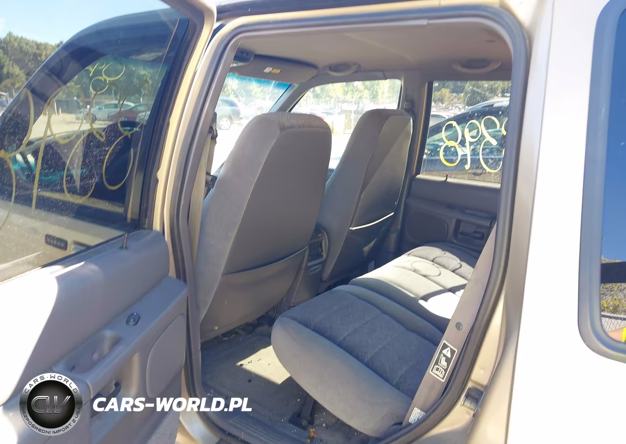 2000 Ford Explorer Xlt VIN:1FMZU73E8YZA13013 - 8
