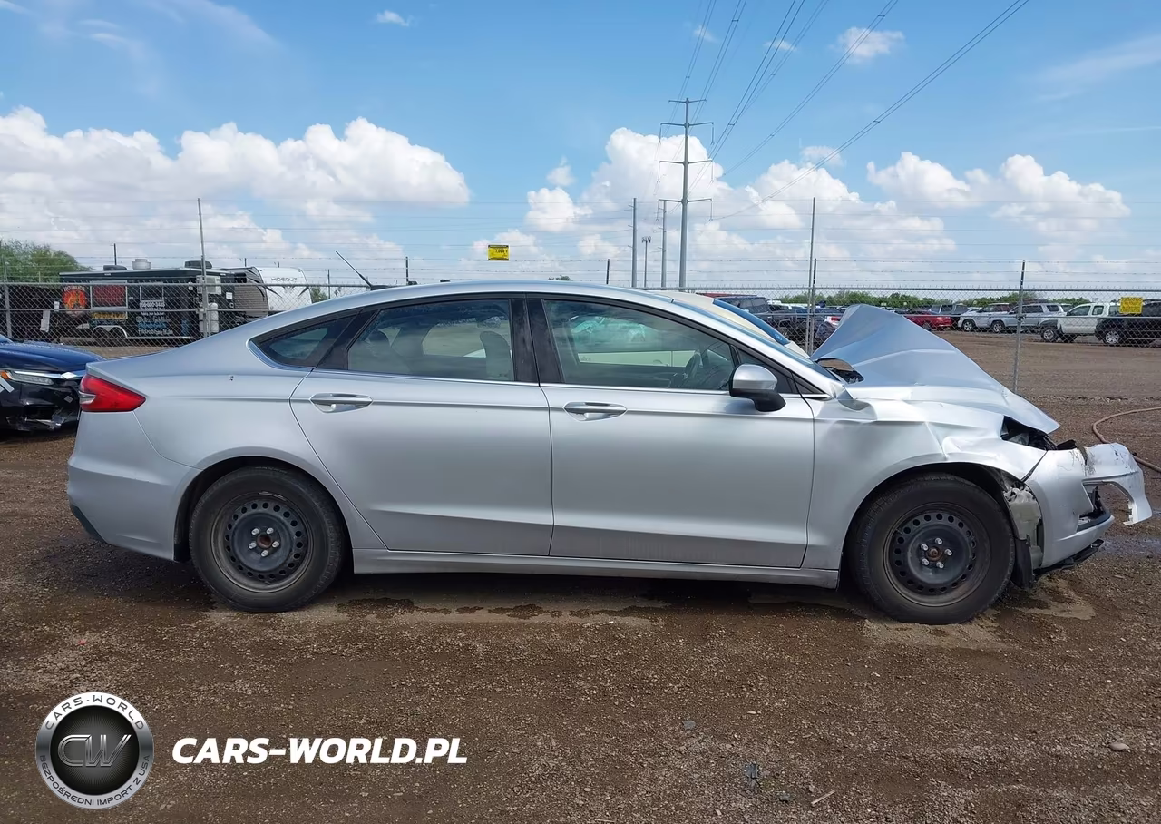2019 Ford Fusion S VIN:3FA6P0G71KR170496 - 14