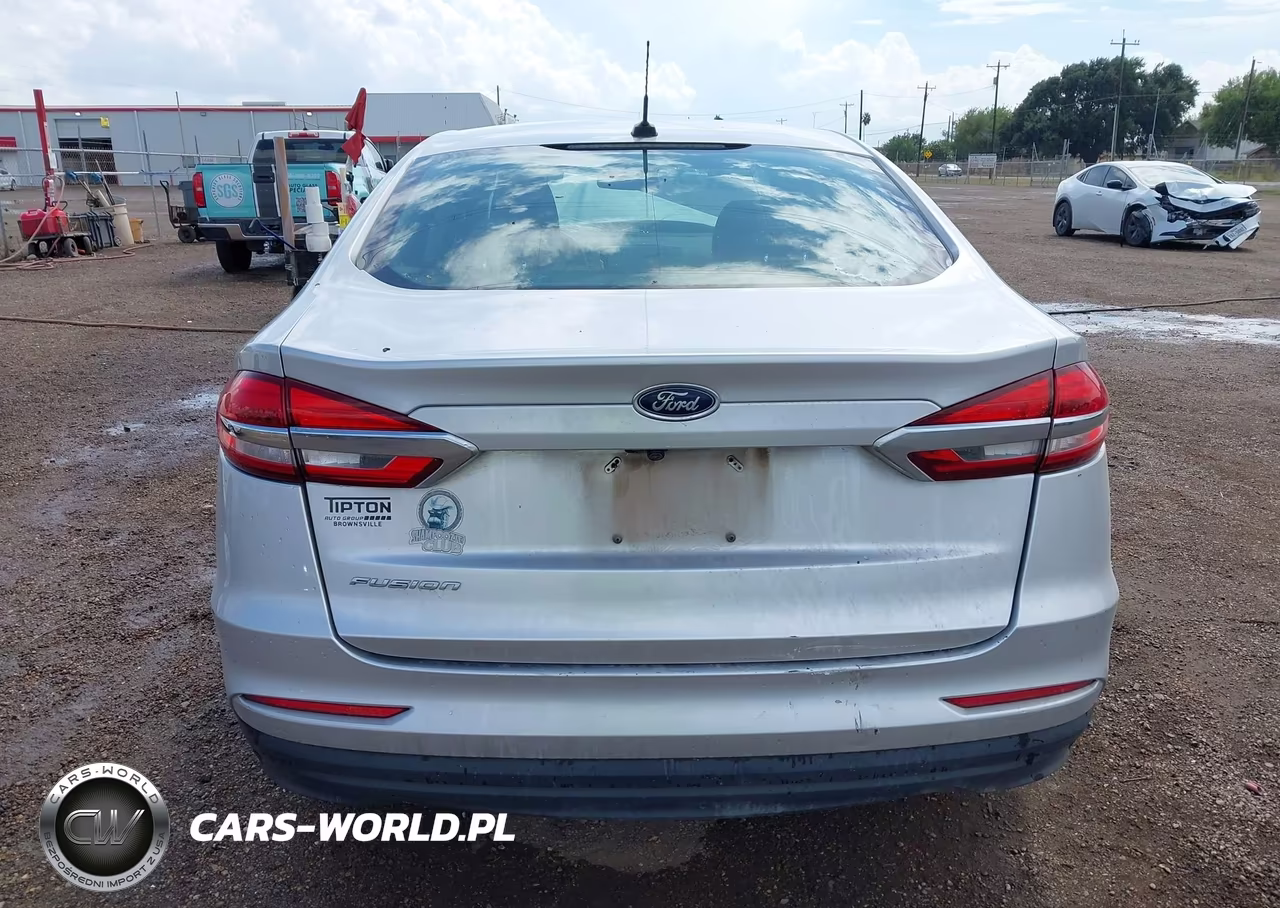 2019 Ford Fusion S VIN:3FA6P0G71KR170496 - 17