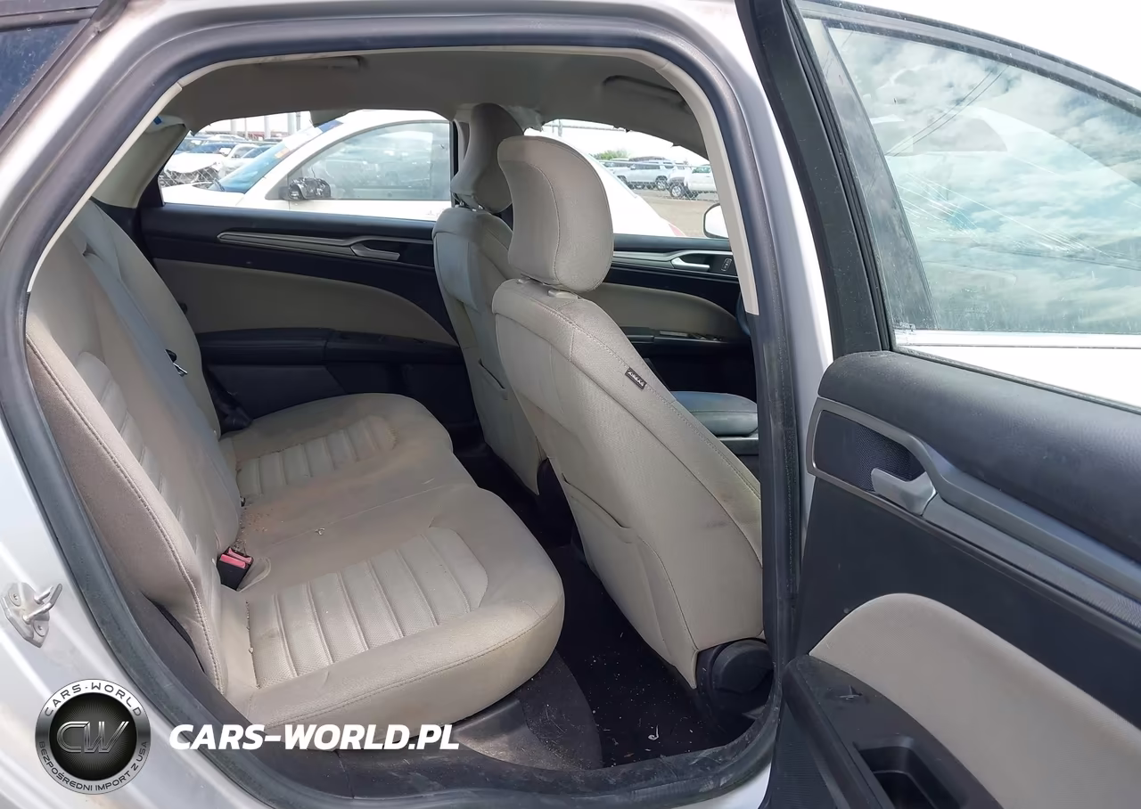 2019 Ford Fusion S VIN:3FA6P0G71KR170496 - 8
