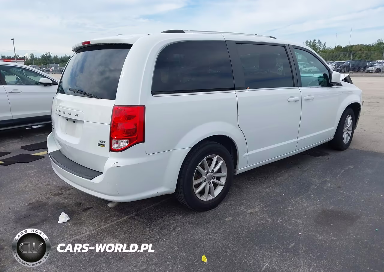 2018 Dodge Grand Caravan Sxt VIN:2C4RDGCGXJR300729 - 4