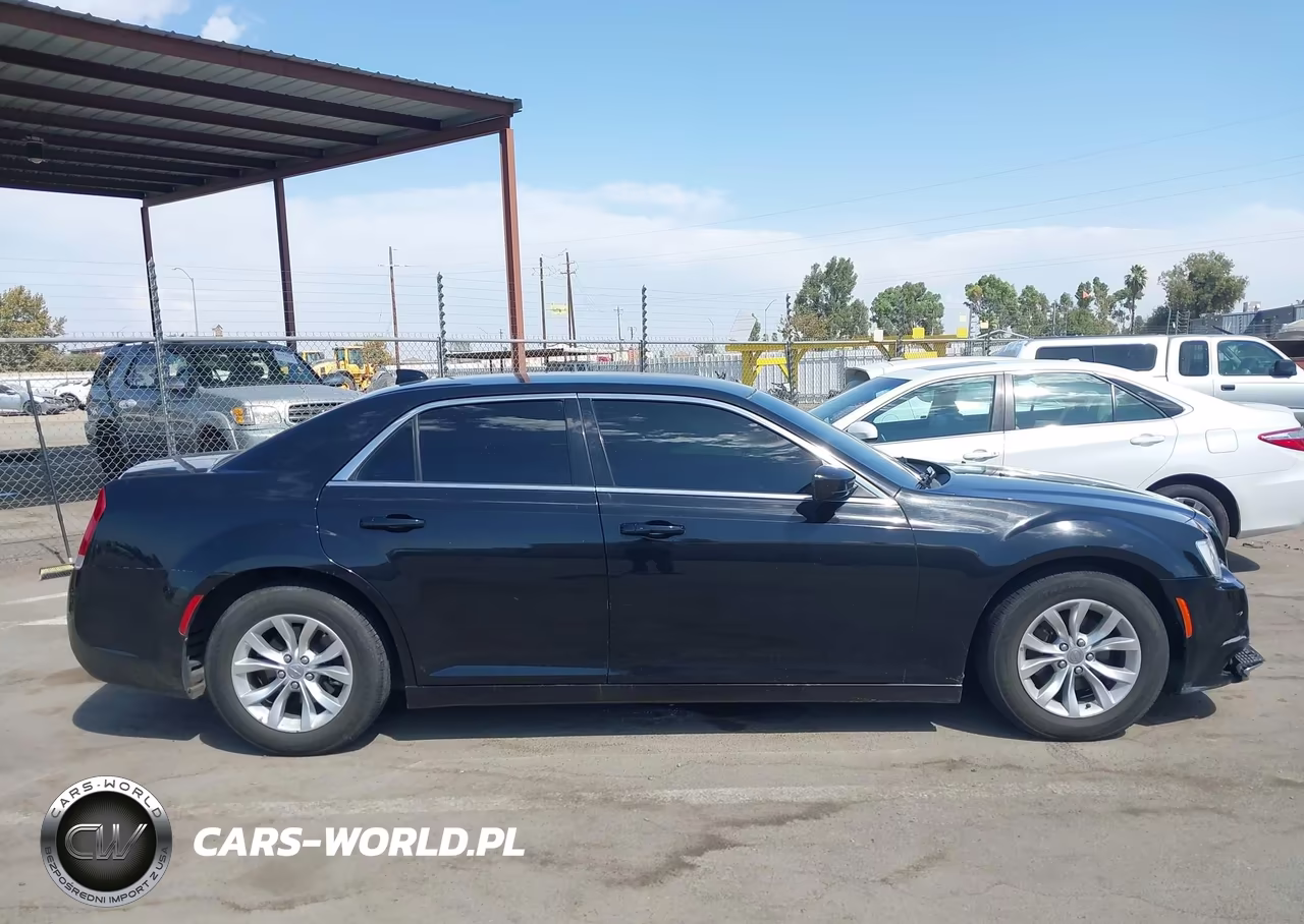 2015 Chrysler 300 Limited VIN:2C3CCAAG9FH920935 - 13