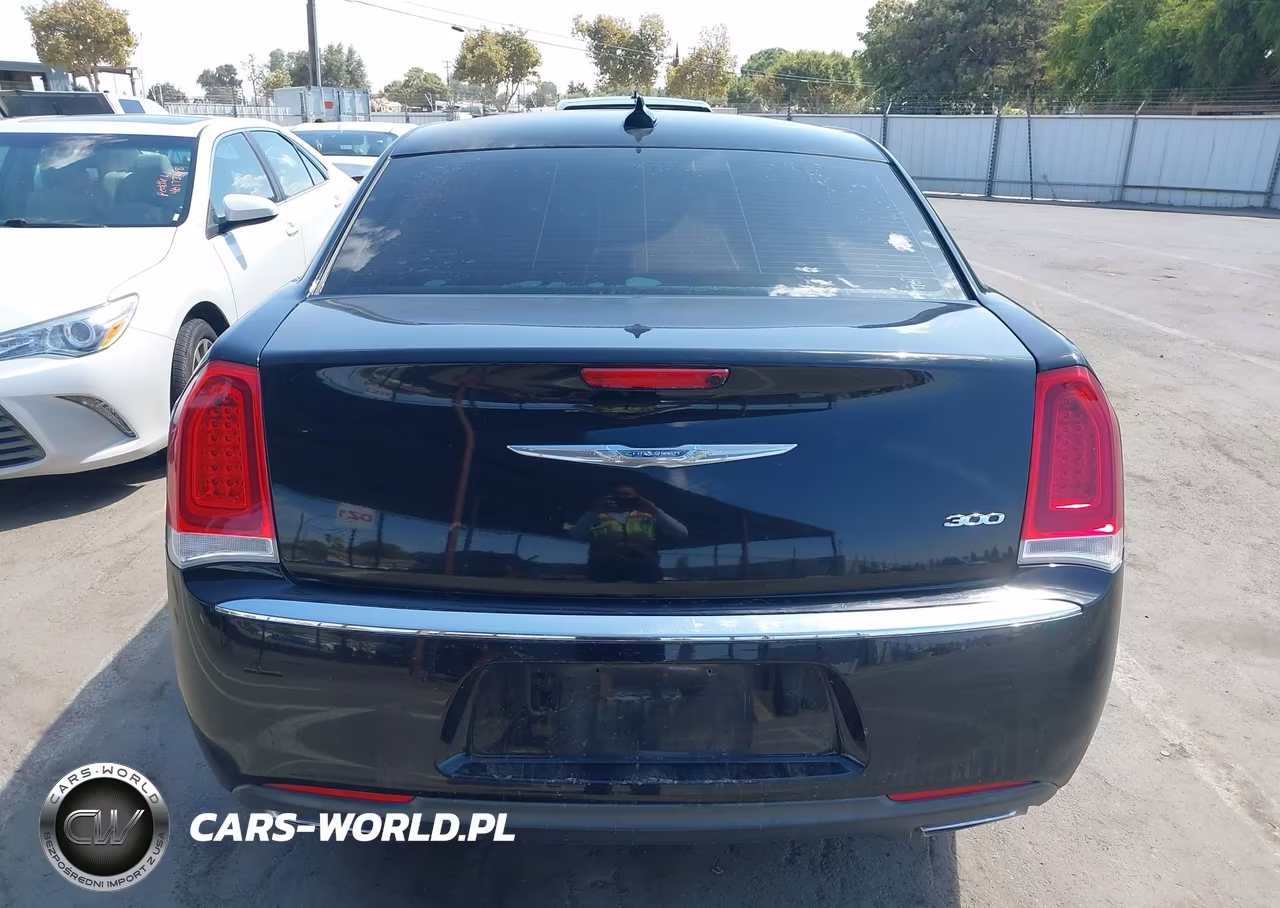 2015 Chrysler 300 Limited VIN:2C3CCAAG9FH920935 - 16