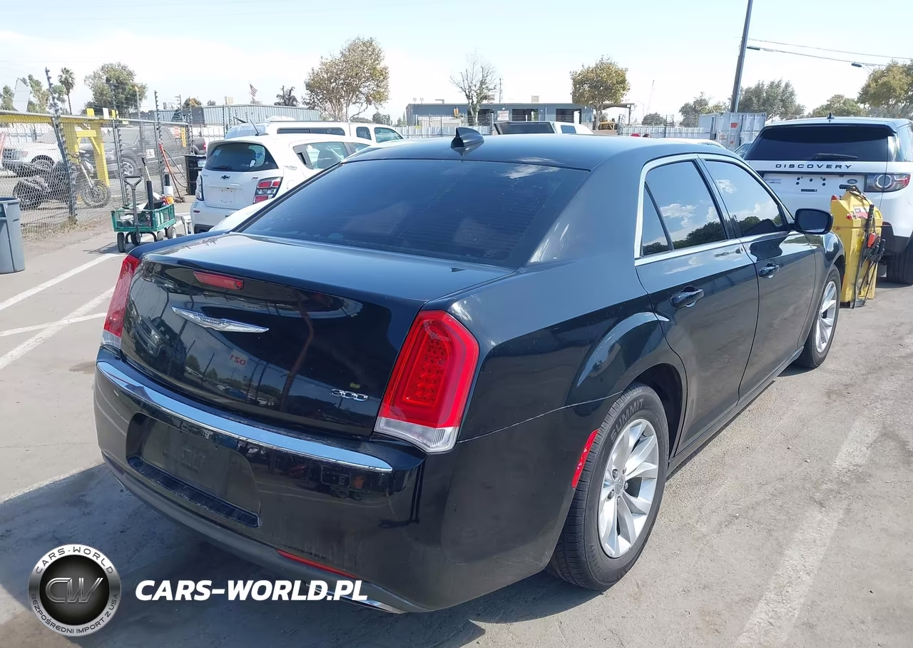2015 Chrysler 300 Limited VIN:2C3CCAAG9FH920935 - 4