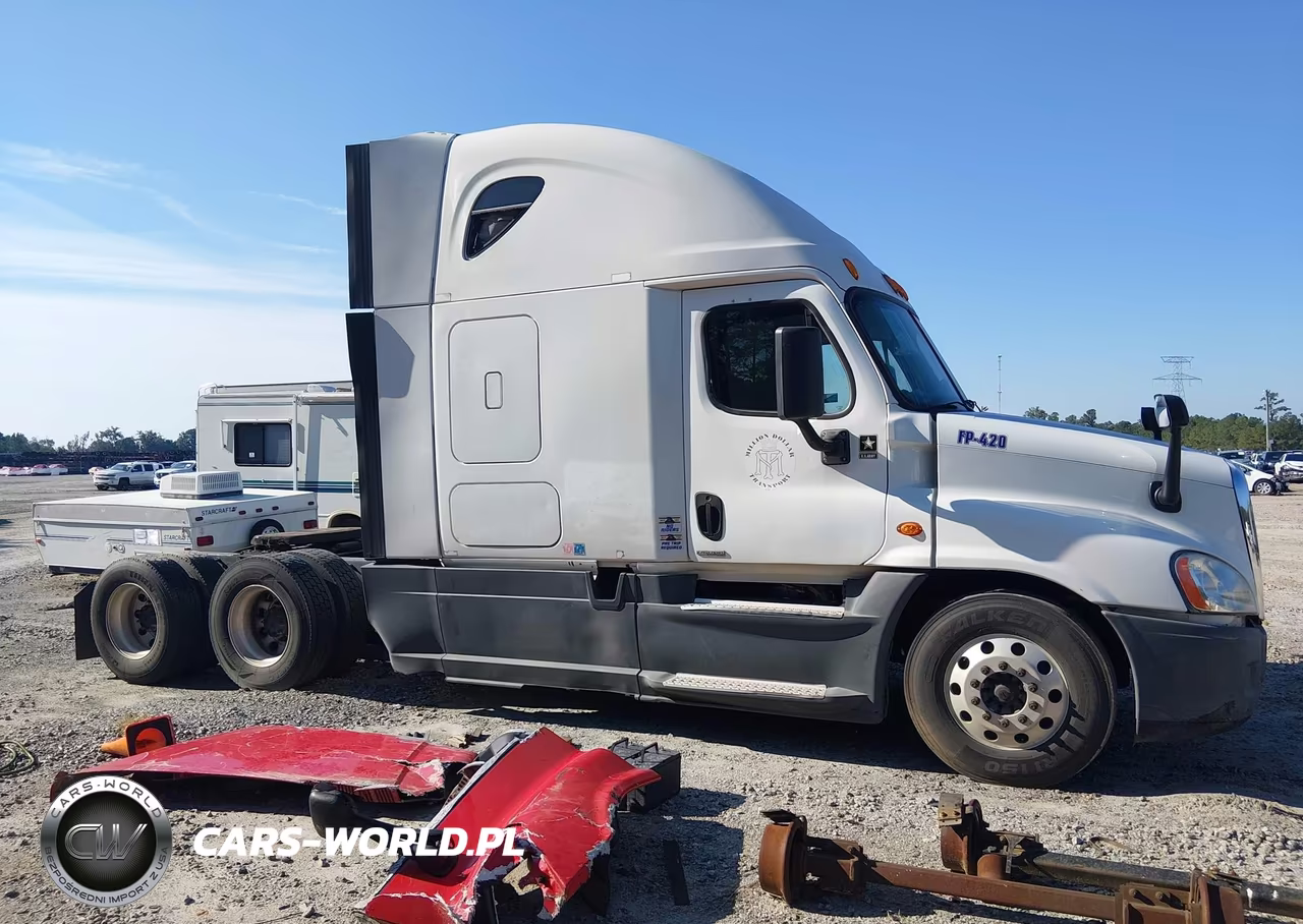 2015 Freightliner Cascadia 125 VIN:1FUJGLD58FLGF3939 - 13