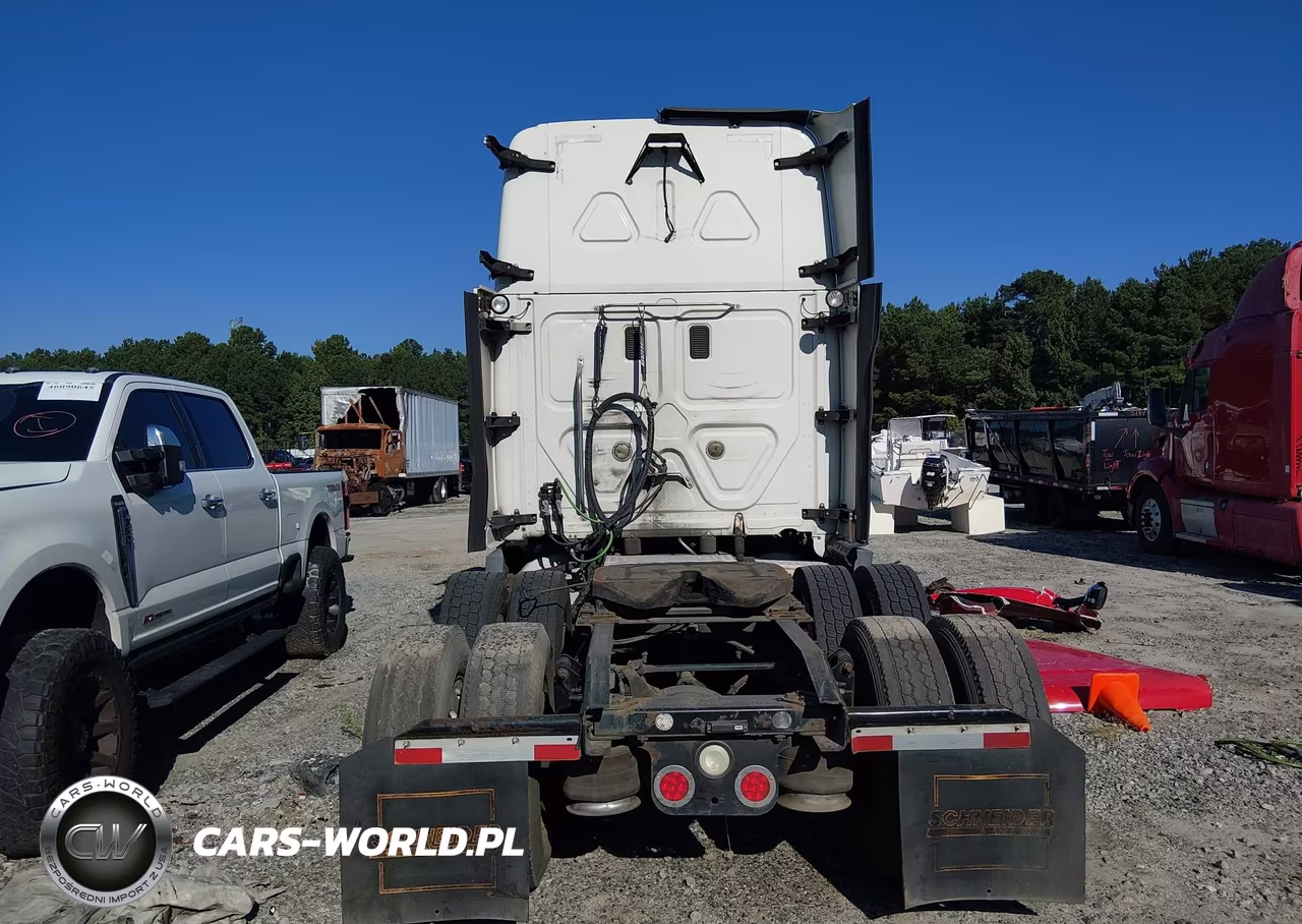 2015 Freightliner Cascadia 125 VIN:1FUJGLD58FLGF3939 - 15