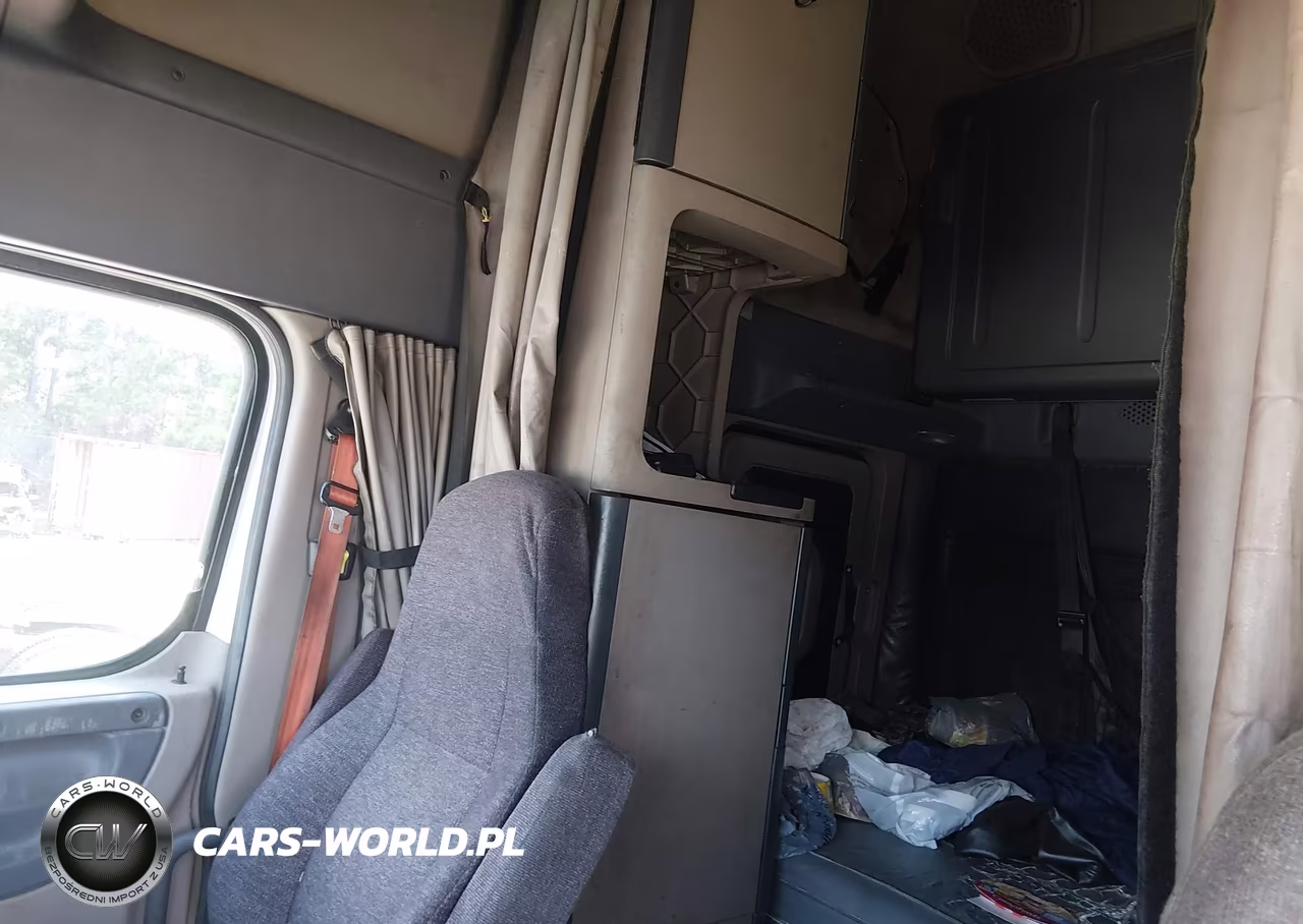 2015 Freightliner Cascadia 125 VIN:1FUJGLD58FLGF3939 - 16