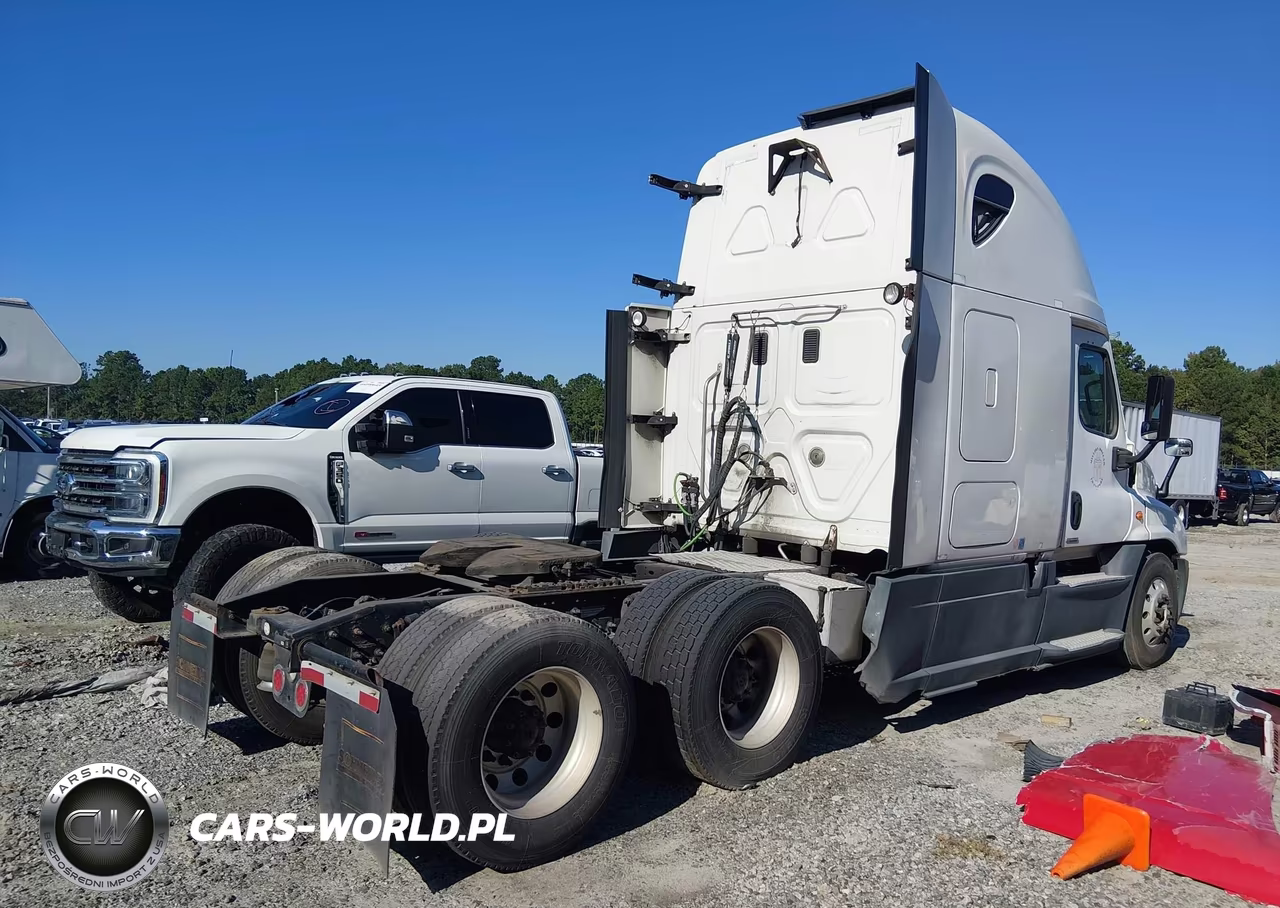2015 Freightliner Cascadia 125 VIN:1FUJGLD58FLGF3939 - 4