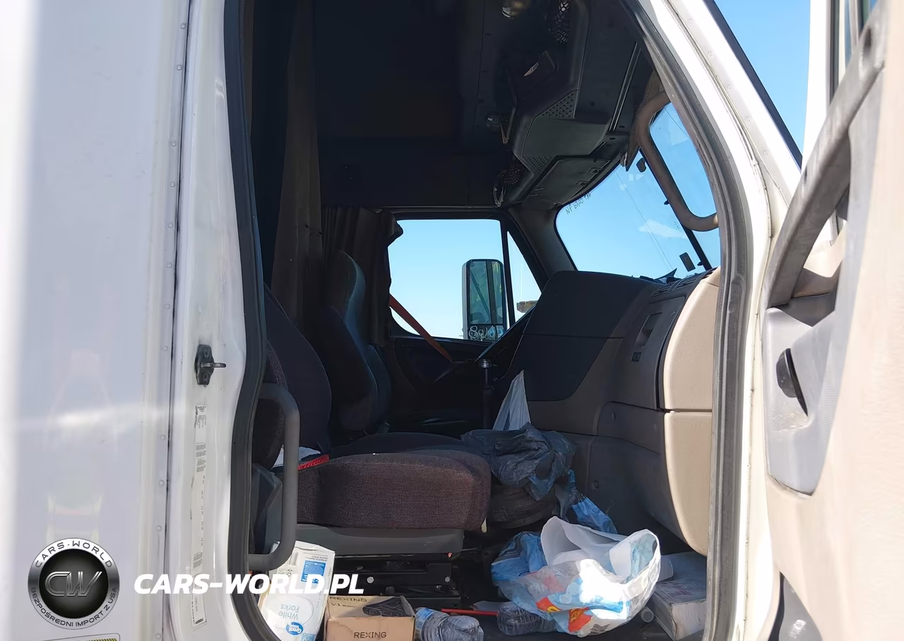 2015 Freightliner Cascadia 125 VIN:1FUJGLD58FLGF3939 - 7