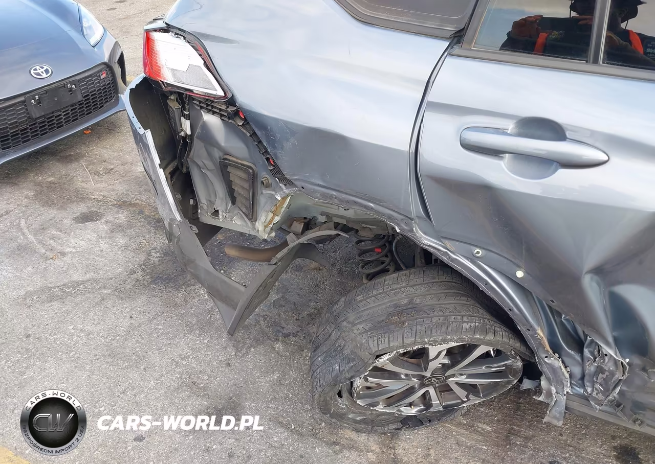 2024 Toyota Corolla Cross Xle VIN:7MUDAABG8RV083904 - 6