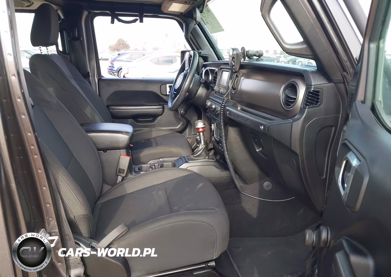 2018 Jeep Wrangler Unlimited Sport 4X4 VIN:1C4HJXDG1JW139293 - 5