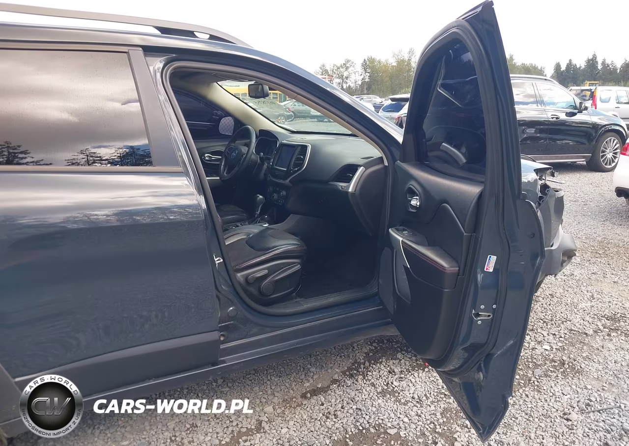 2017 Jeep Cherokee Trailhawk 4X4 VIN:1C4PJMBS5HW652073 - 5