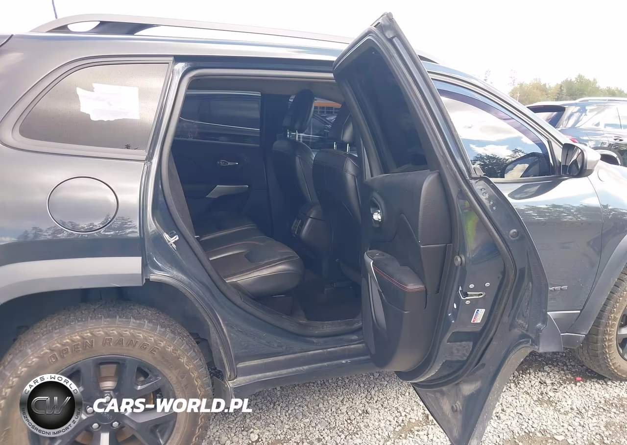 2017 Jeep Cherokee Trailhawk 4X4 VIN:1C4PJMBS5HW652073 - 8