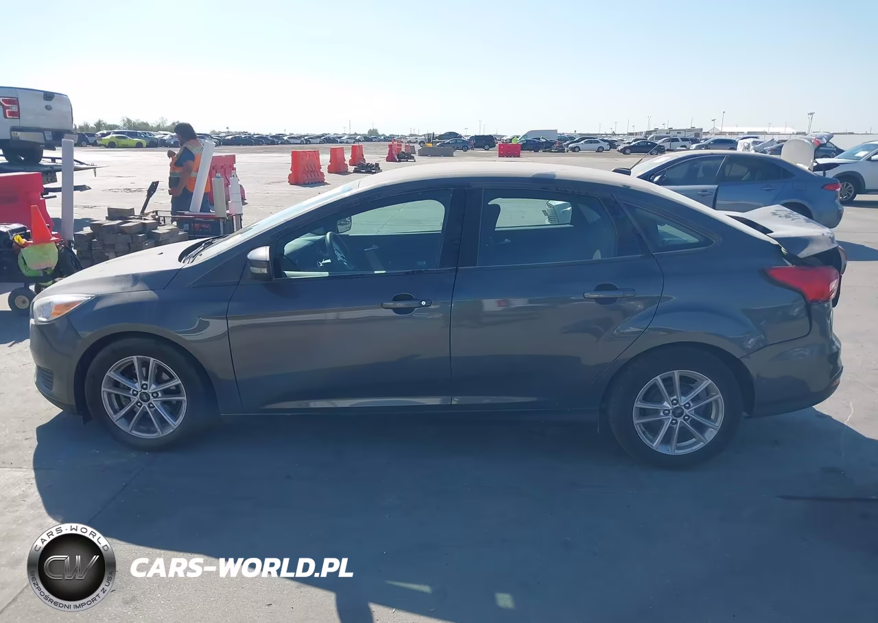 2016 Ford Focus Se VIN:1FADP3F20GL372220 - 15