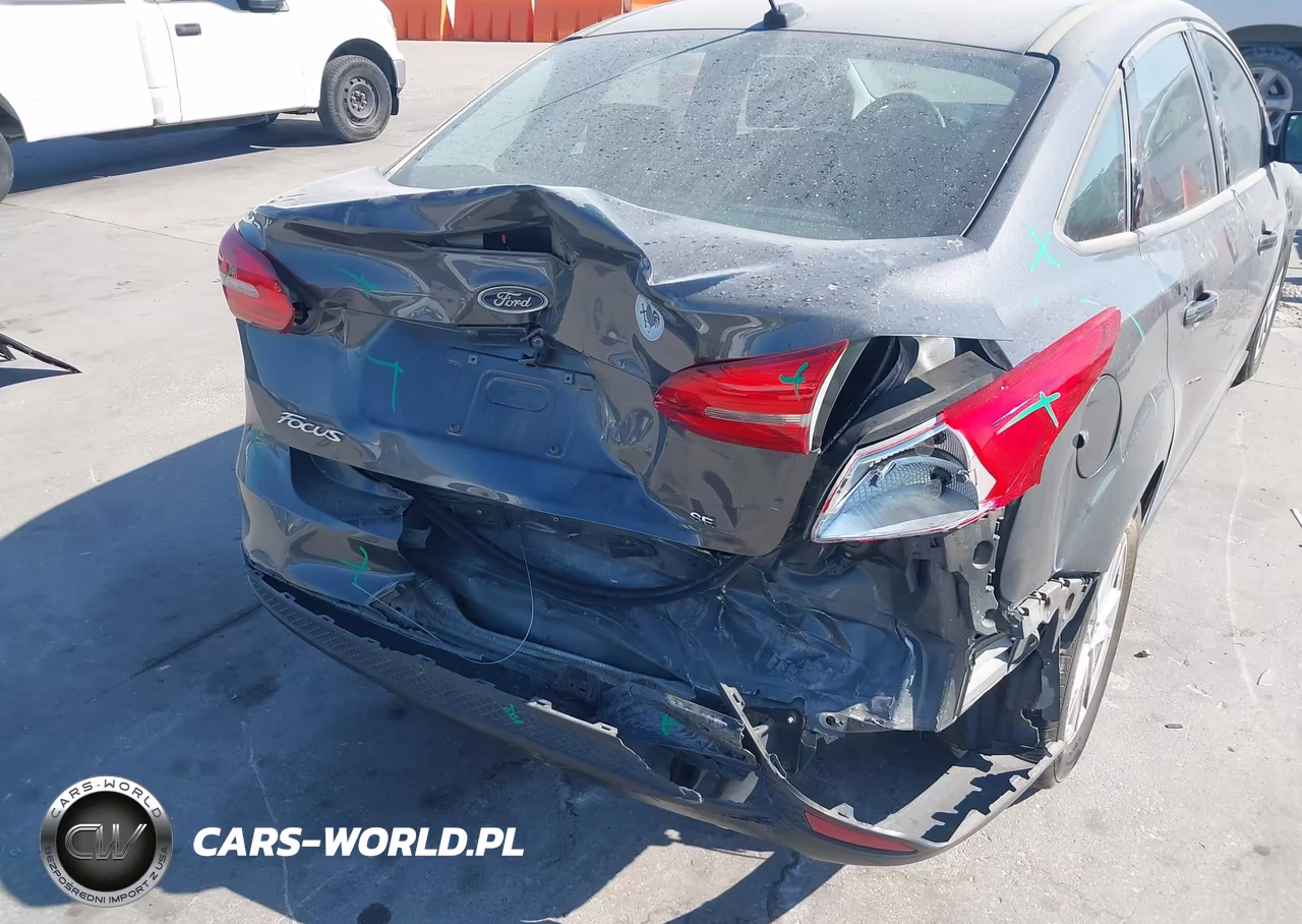 2016 Ford Focus Se VIN:1FADP3F20GL372220 - 6
