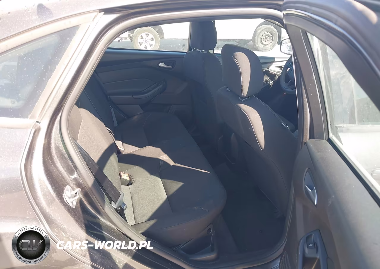 2016 Ford Focus Se VIN:1FADP3F20GL372220 - 8