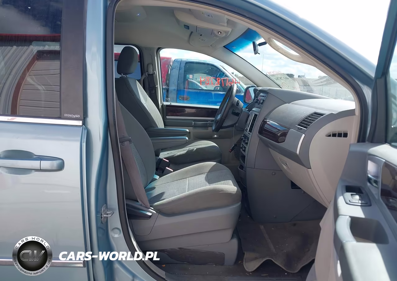 2010 Chrysler Town & Country Touring VIN:2A4RR5D11AR243444 - 5