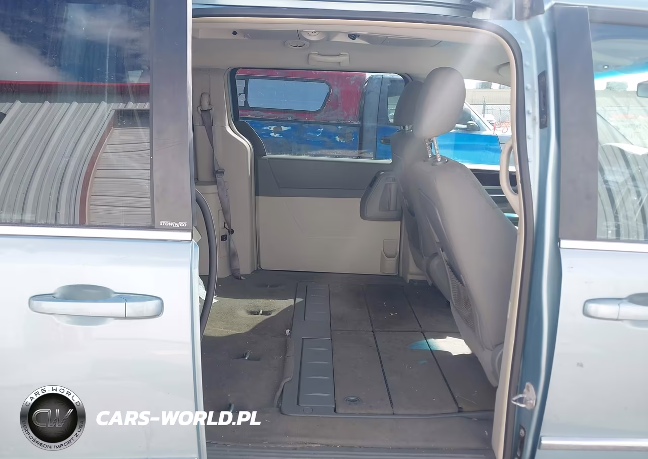 2010 Chrysler Town & Country Touring VIN:2A4RR5D11AR243444 - 8