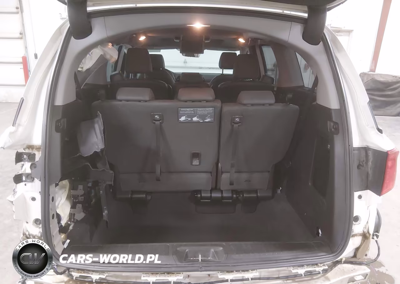 2019 Honda Odyssey Elite VIN:5FNRL6H93KB054000 - 18