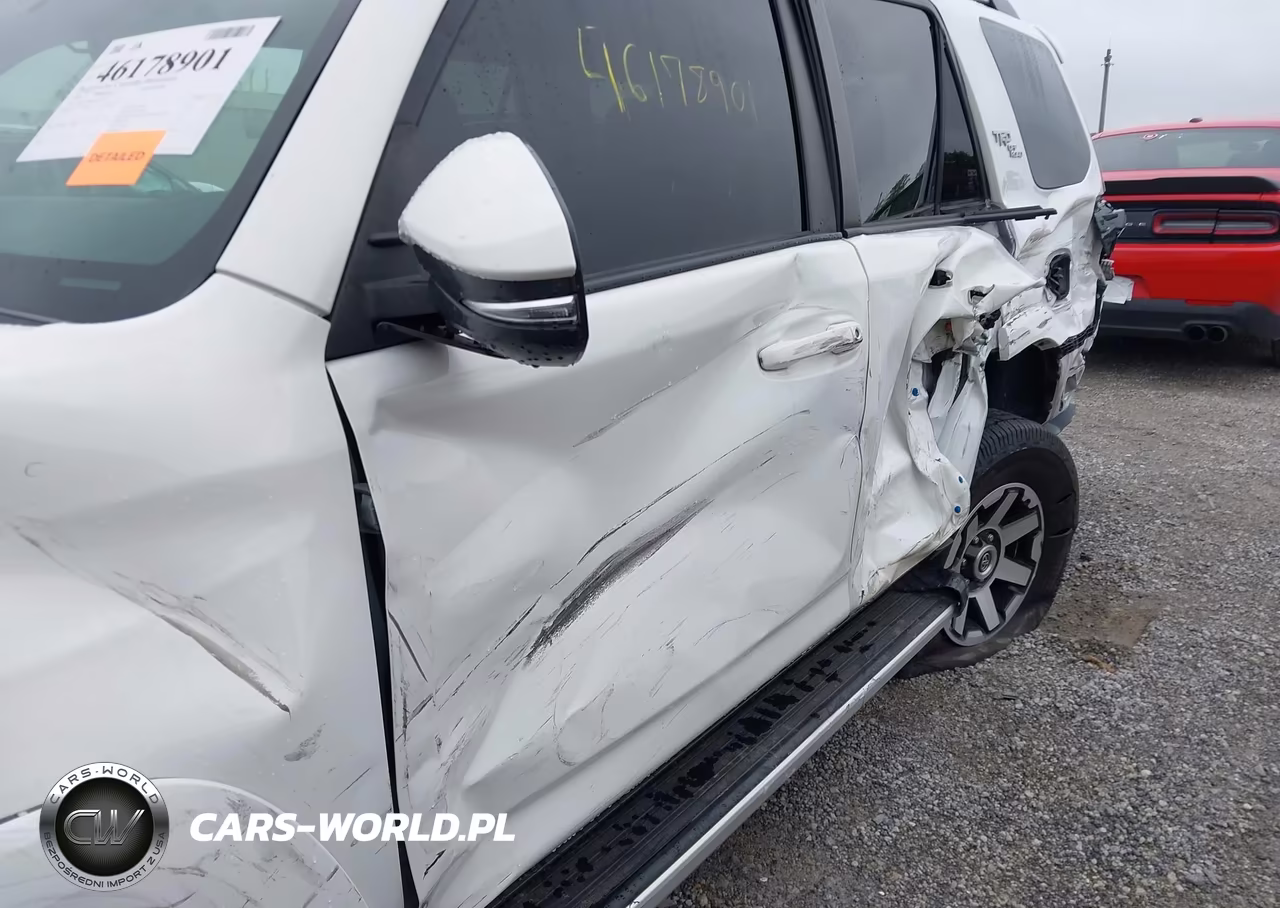 2018 Toyota 4Runner Trd Off Road Premium VIN:JTEBU5JR2J5503231 - 17