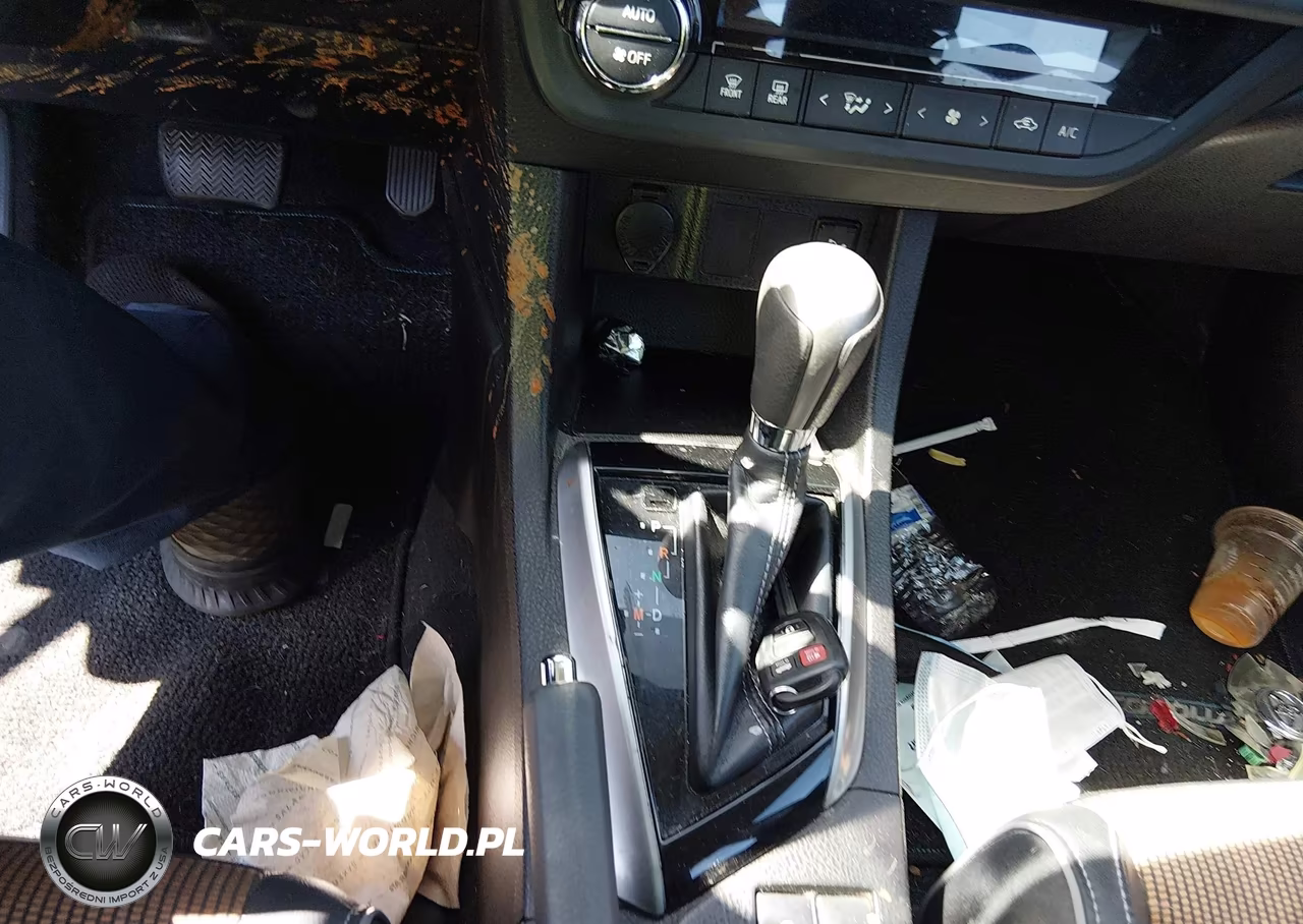 2015 Toyota Corolla S Plus VIN:5YFBURHE2FP300655 - 11