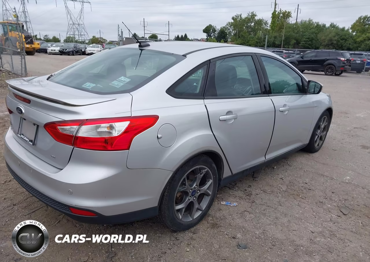 2014 Ford Focus Se VIN:1FADP3F20EL357021 - 4