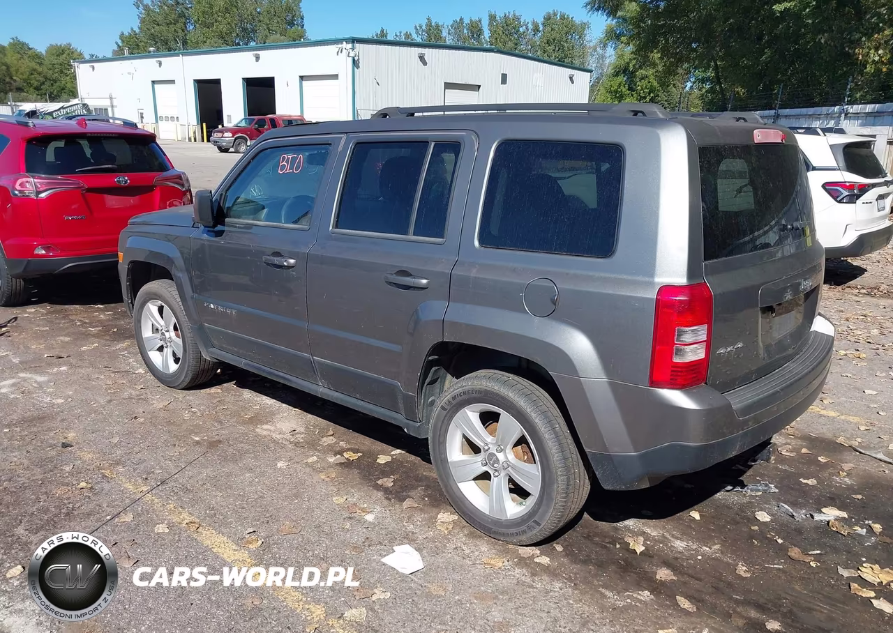 2012 Jeep Patriot Latitude VIN:1C4NJRFBXCD571959 - 3