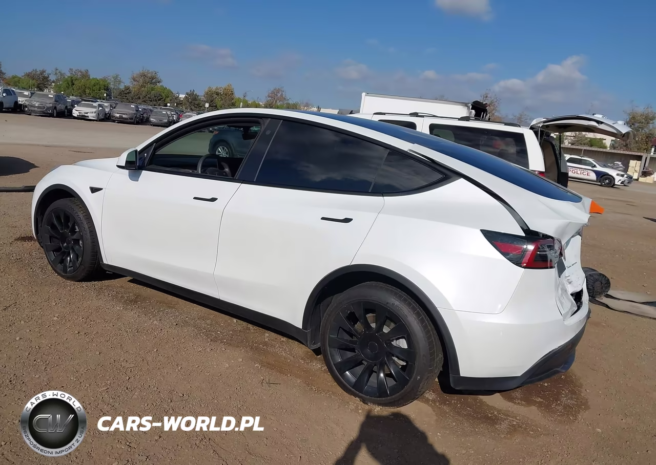 2023 Tesla Model Y Awd-Long Range Dual Motor All-Wheel Drive VIN:7SAYGDEE3PA083588 - 3