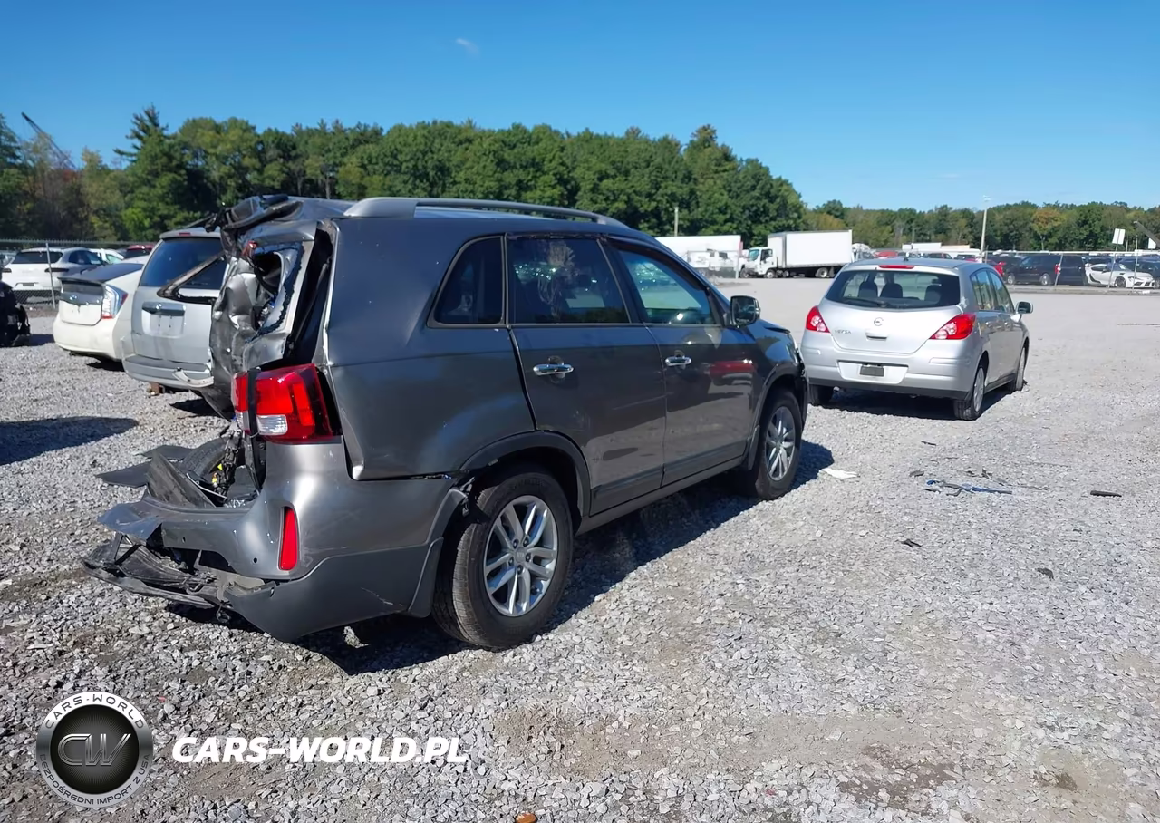 2015 Kia Sorento Lx VIN:5XYKT3A67FG660236 - 4