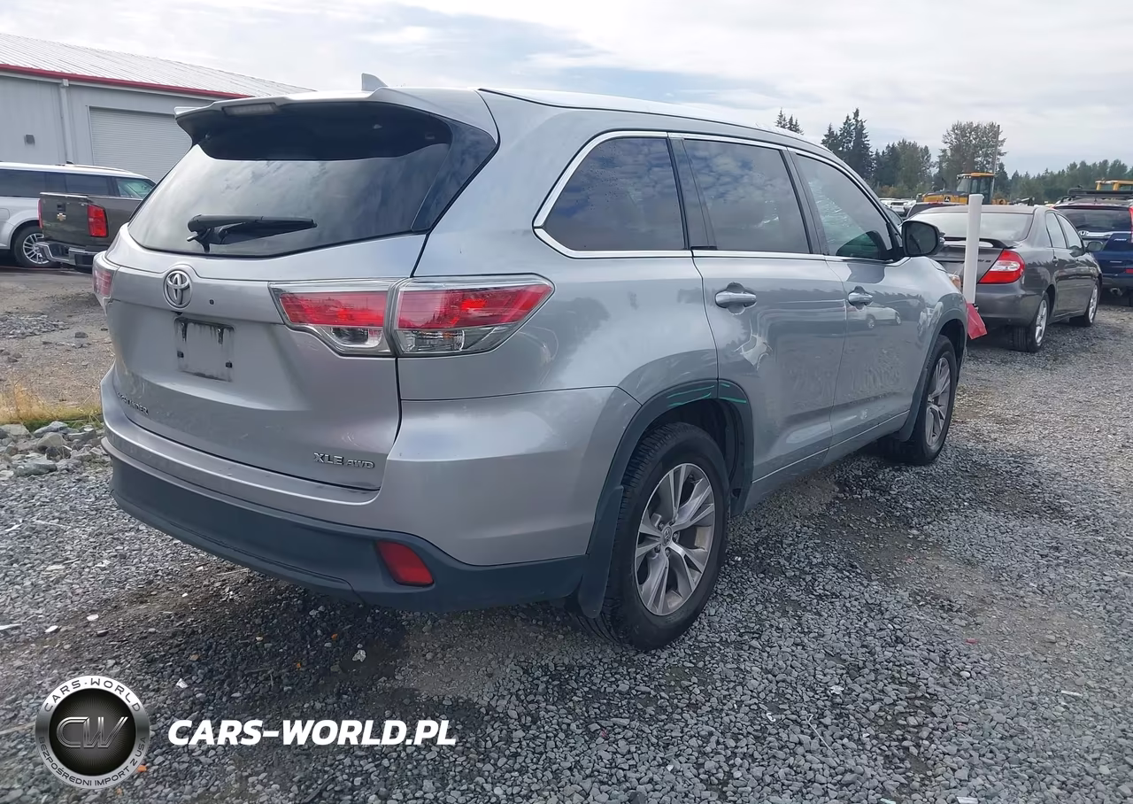 2015 Toyota Highlander Xle V6 VIN:5TDJKRFH2FS176053 - 4