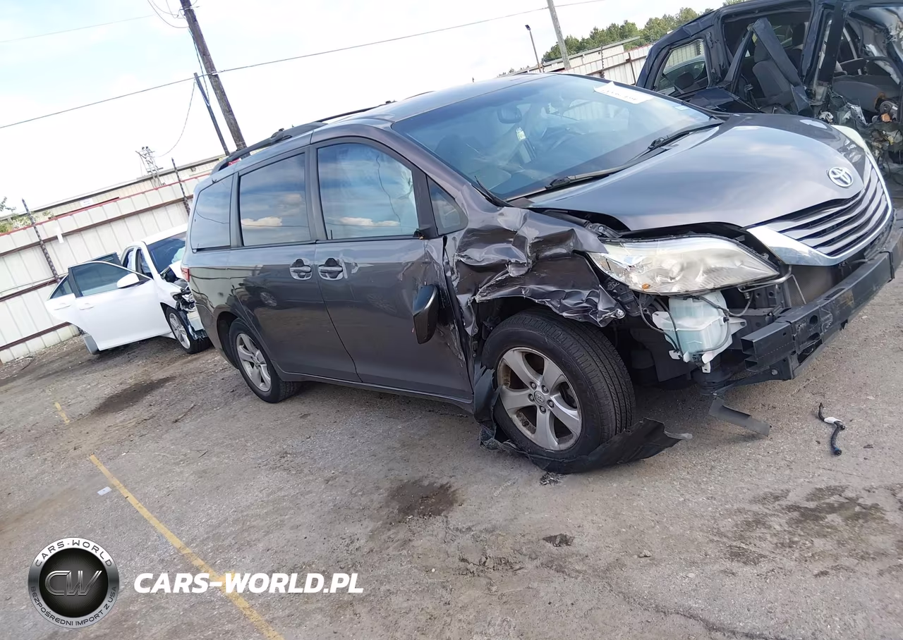 2015 Toyota Sienna Le 8 Passenger
