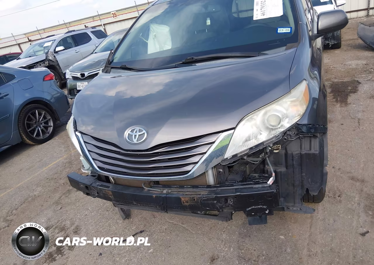 2015 Toyota Sienna Le 8 Passenger VIN:5TDKK3DC9FS689163 - 12