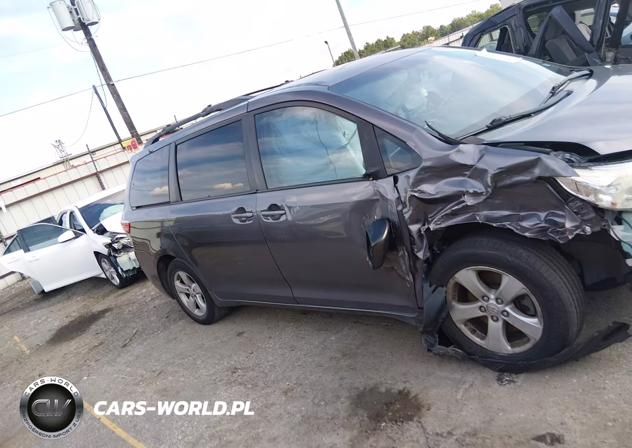 2015 Toyota Sienna Le 8 Passenger VIN:5TDKK3DC9FS689163 - 13