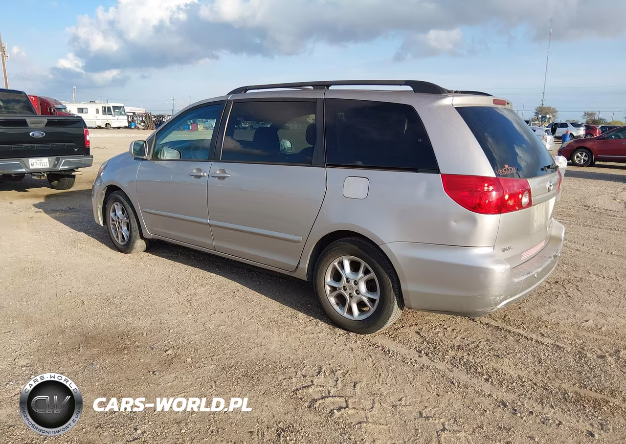 2010 Toyota Sienna Xle VIN:5TDYK4CC6AS318469 - 3
