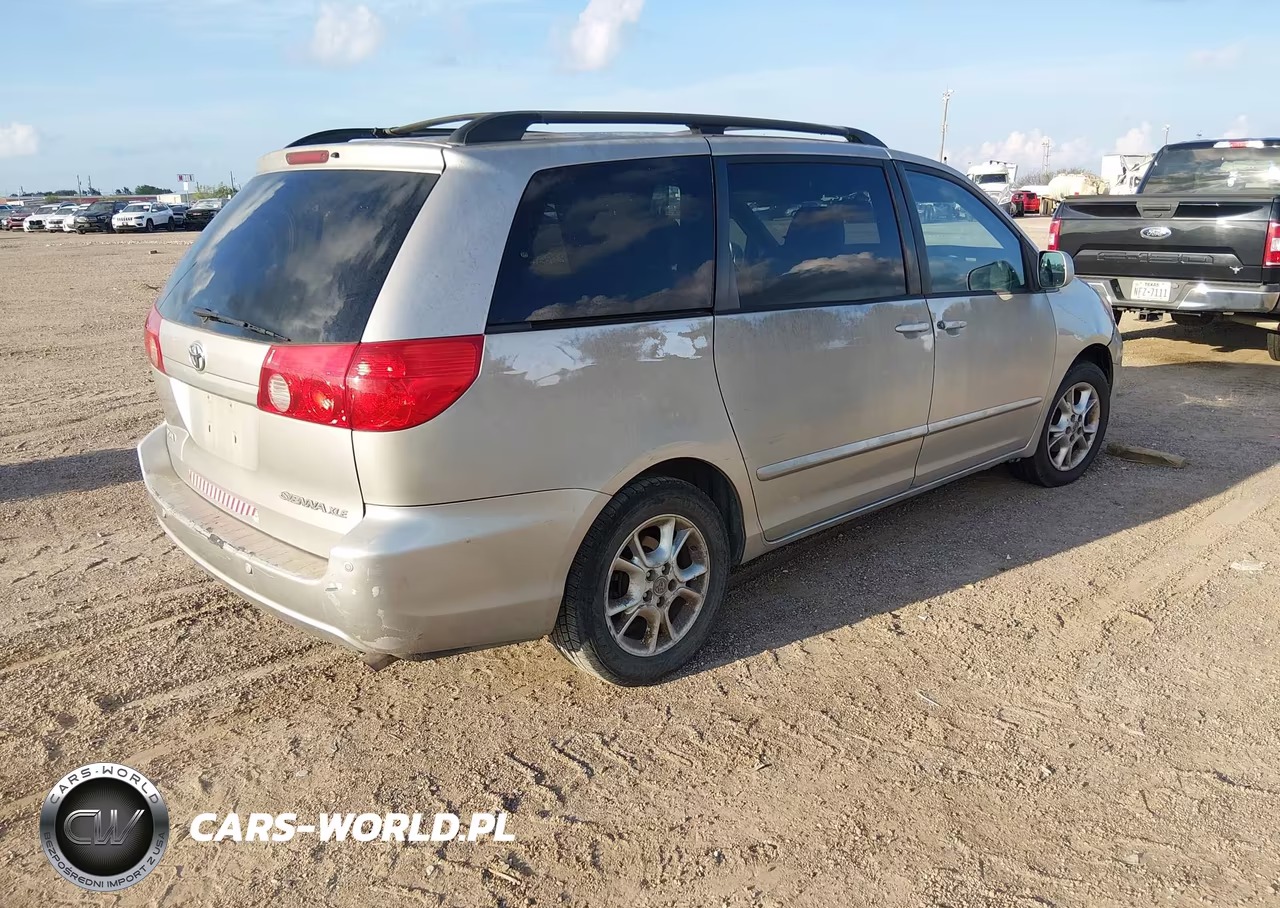 2010 Toyota Sienna Xle VIN:5TDYK4CC6AS318469 - 4