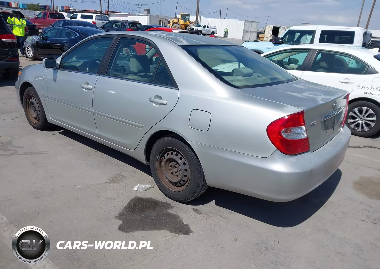 2003 Toyota Camry Le VIN:JTDBE32K530196399 - 3